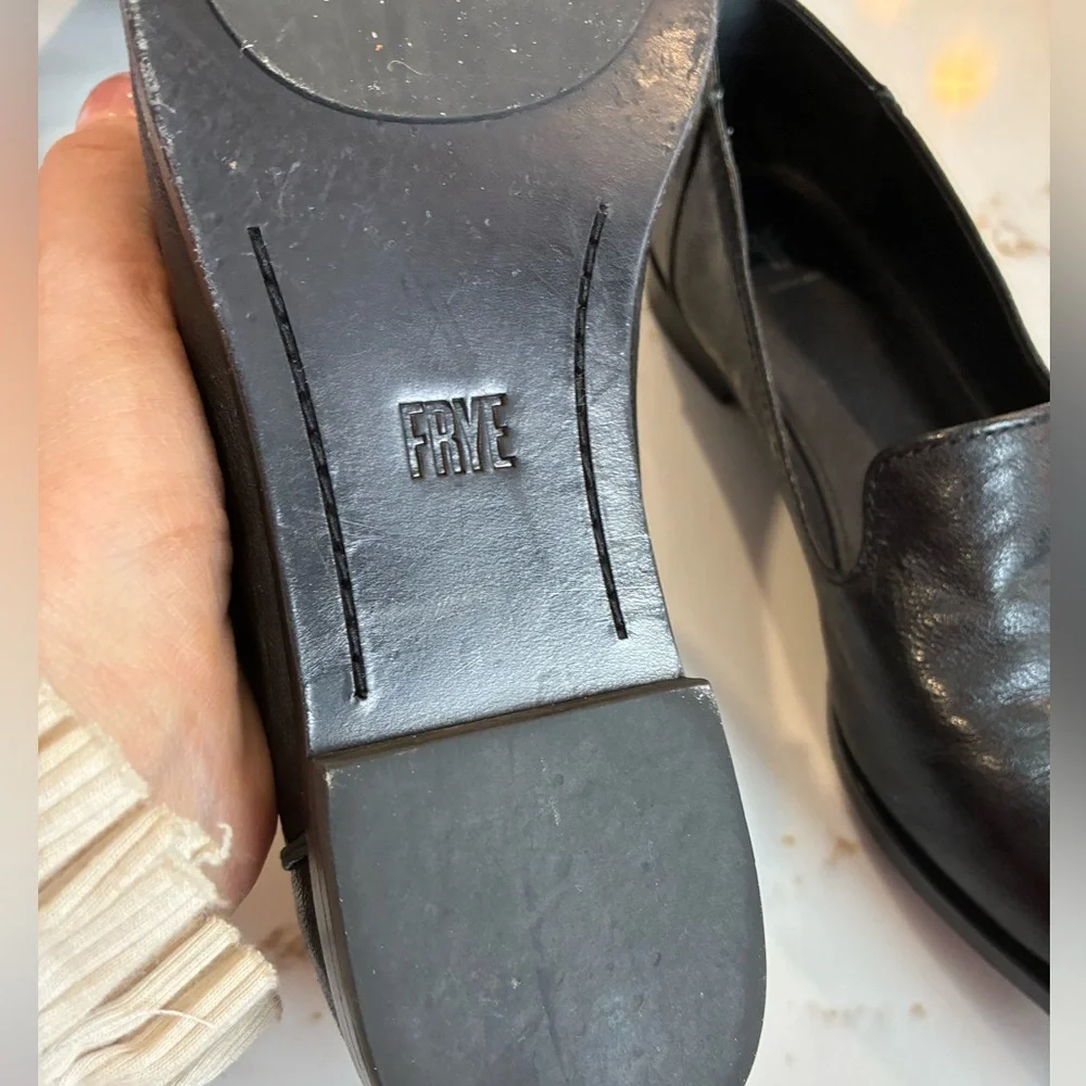 Frye Women's Kenzie Venetian Loafers in black leather size 6.5 - Picture 2 of 3
